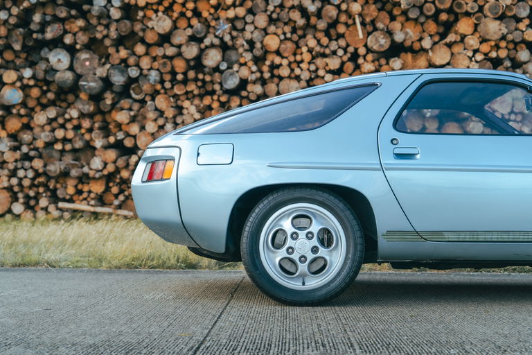 Porsche 928