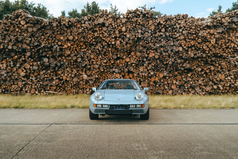 Porsche 928