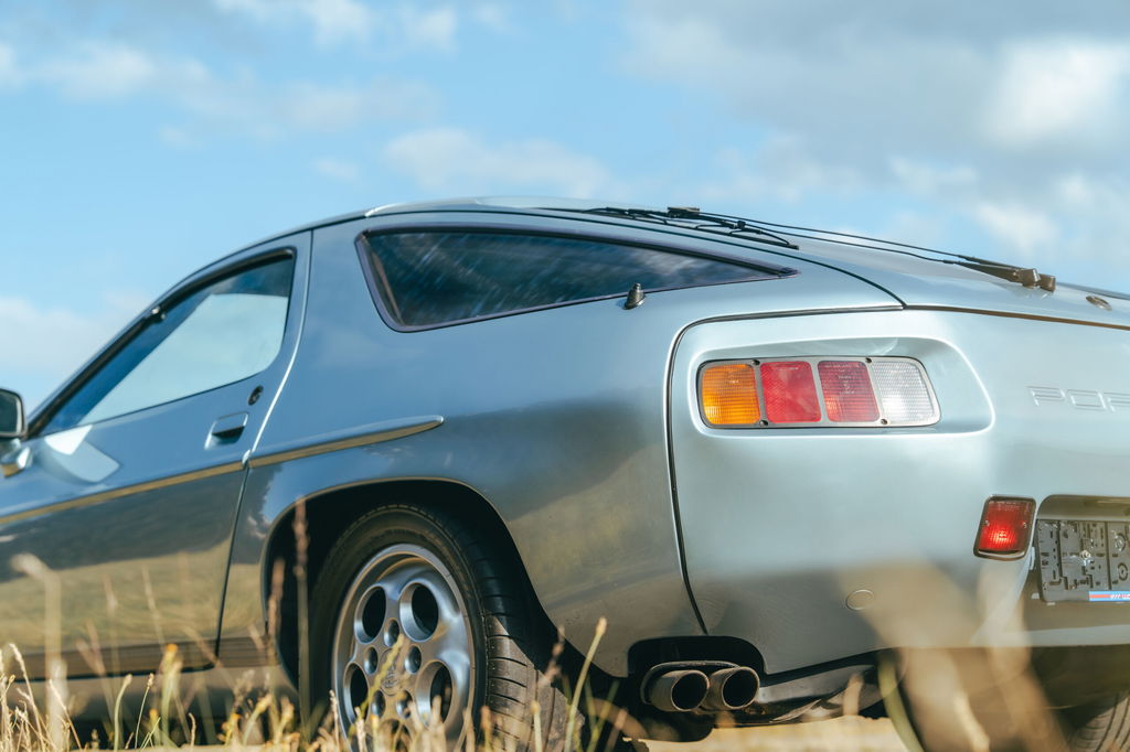 Porsche 928