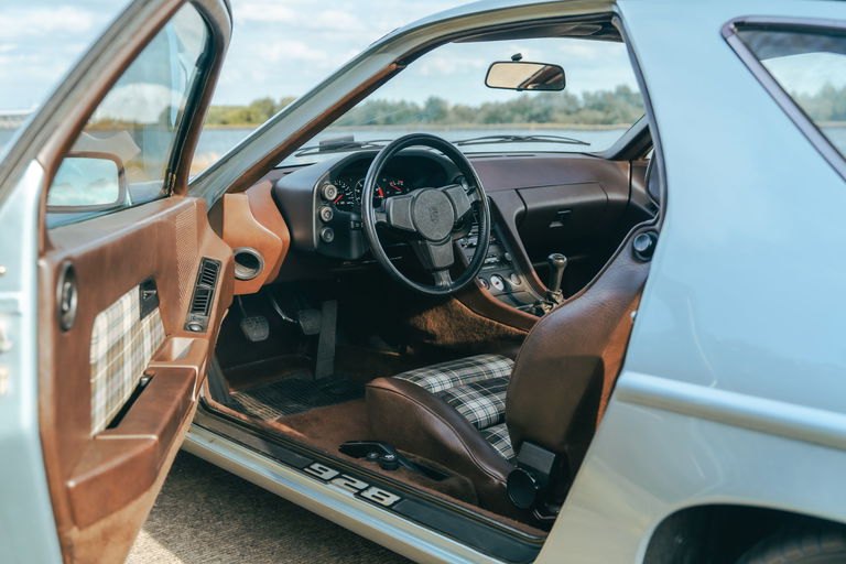 Porsche 928