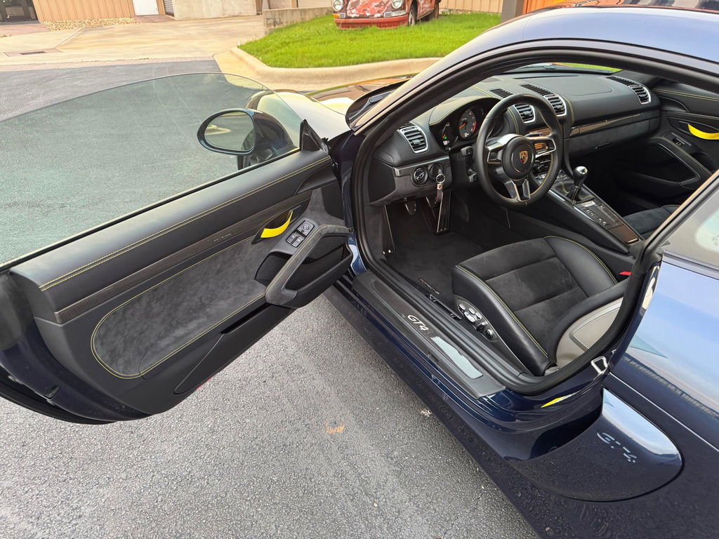 Porsche 981 Cayman GT4