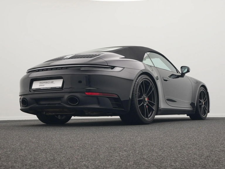 Porsche 992 Carrera 4 GTS