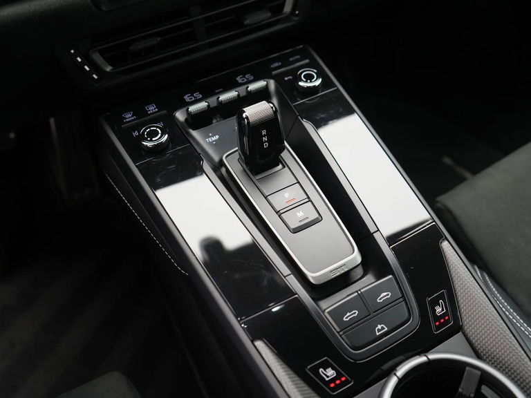 Porsche 992 Carrera 4 GTS