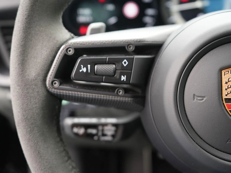 Porsche 992 Carrera 4 GTS