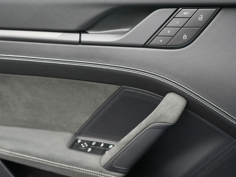 Porsche 992 Carrera 4 GTS