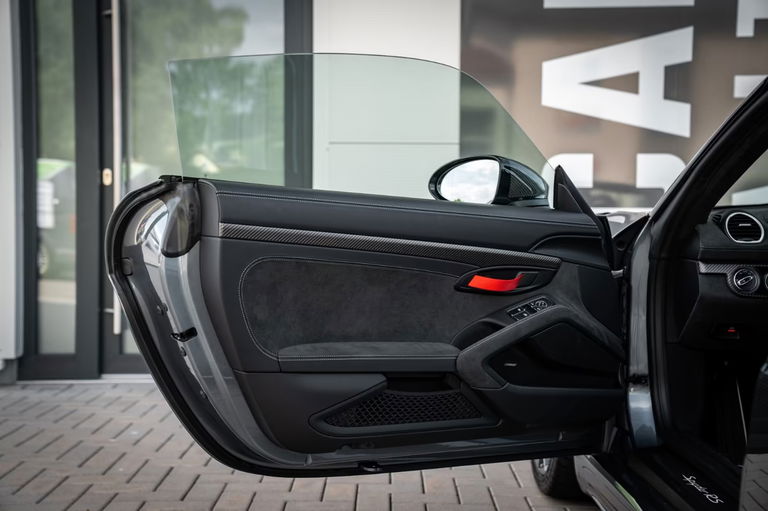 Porsche 718 Spyder RS