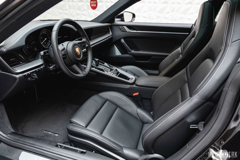 Porsche 992 Carrera 4