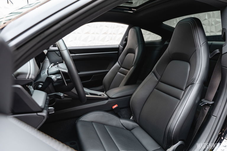 Porsche 992 Carrera 4