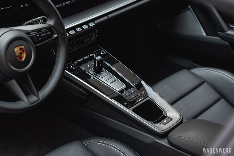Porsche 992 Carrera 4