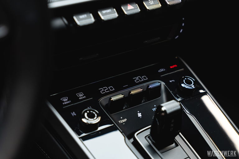 Porsche 992 Carrera 4