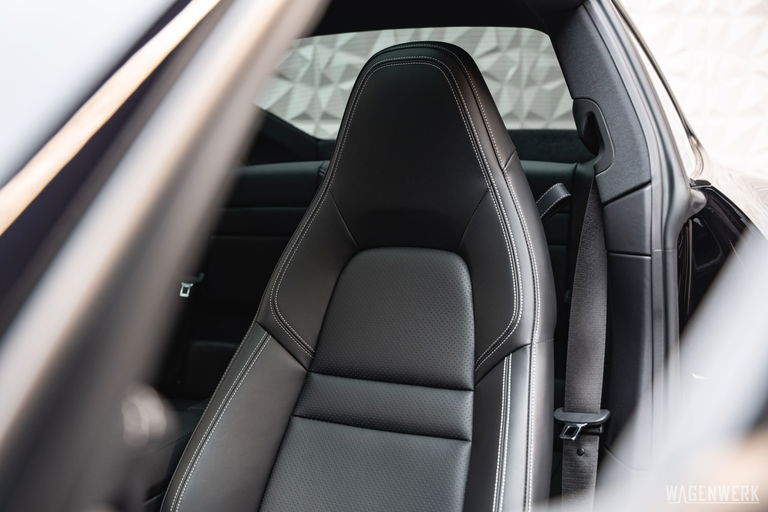 Porsche 992 Carrera 4