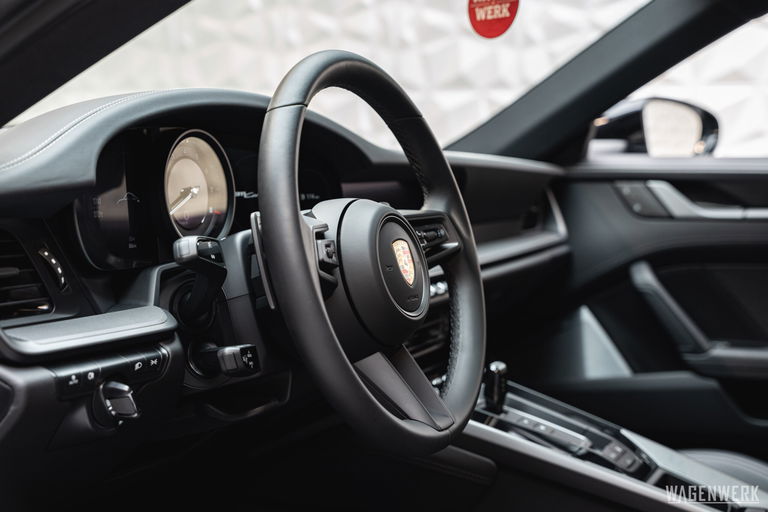 Porsche 992 Carrera 4