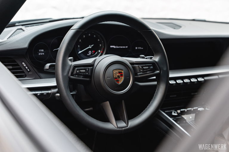 Porsche 992 Carrera 4