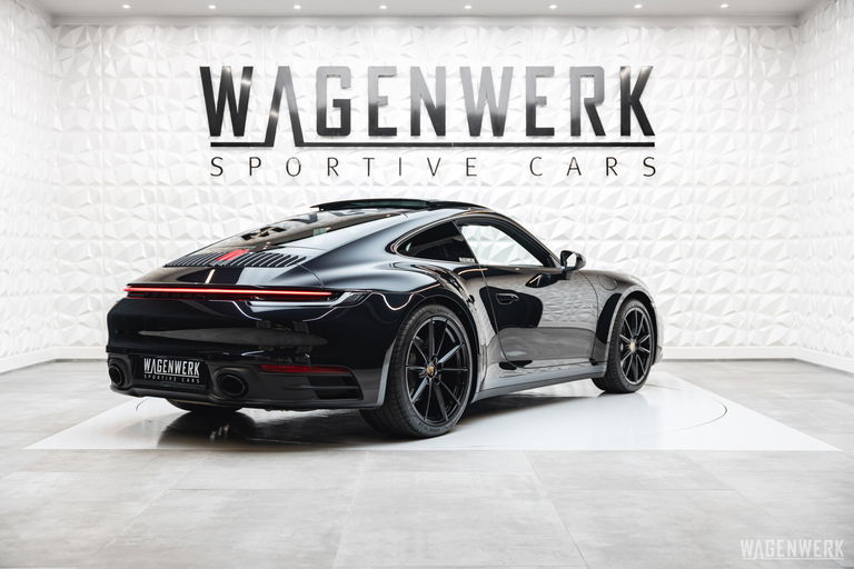 Porsche 992 Carrera 4