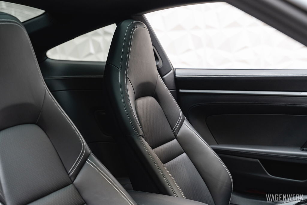 Porsche 992 Carrera 4