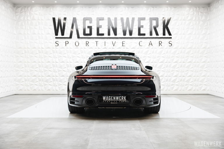 Porsche 992 Carrera 4