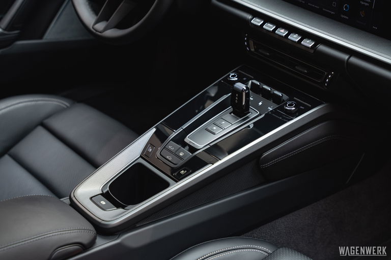 Porsche 992 Carrera 4