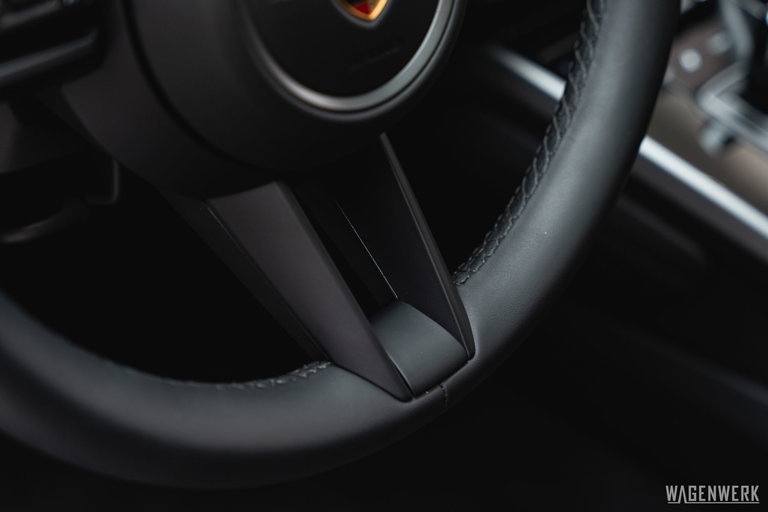 Porsche 992 Carrera 4