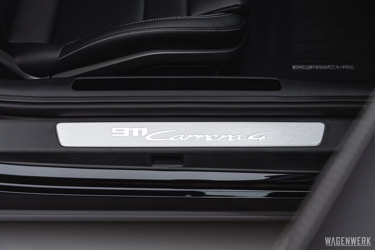 Porsche 992 Carrera 4