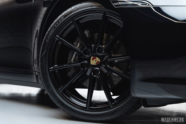 Porsche 992 Carrera 4