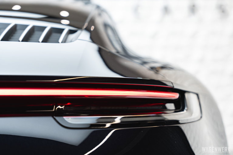 Porsche 992 Carrera 4