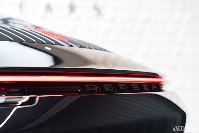 Porsche 992 Carrera 4