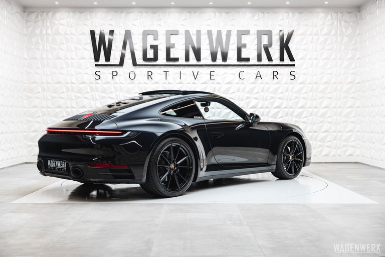 Porsche 992 Carrera 4