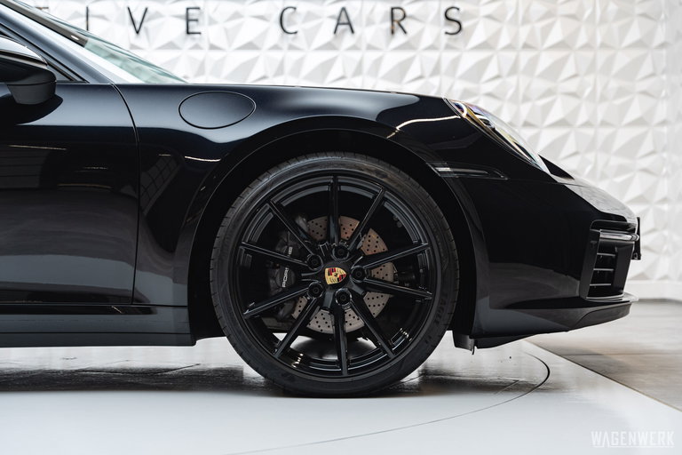 Porsche 992 Carrera 4