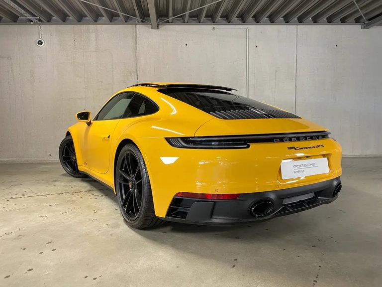 Porsche 992 Carrera 4 GTS