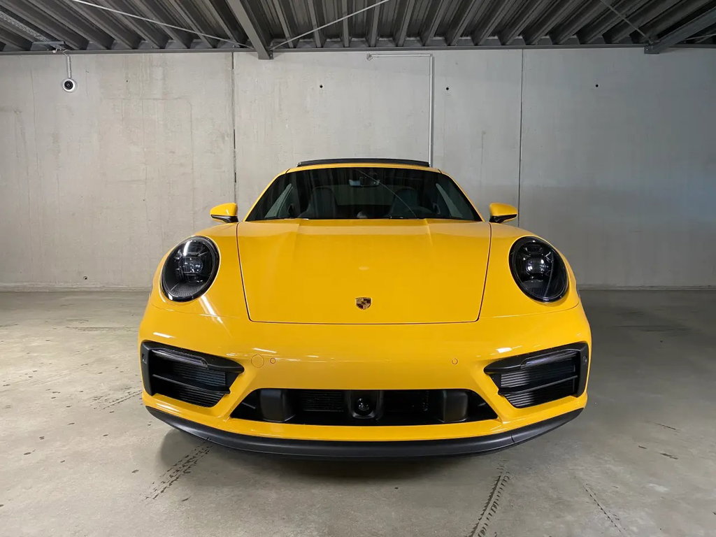 Porsche 992 Carrera 4 GTS