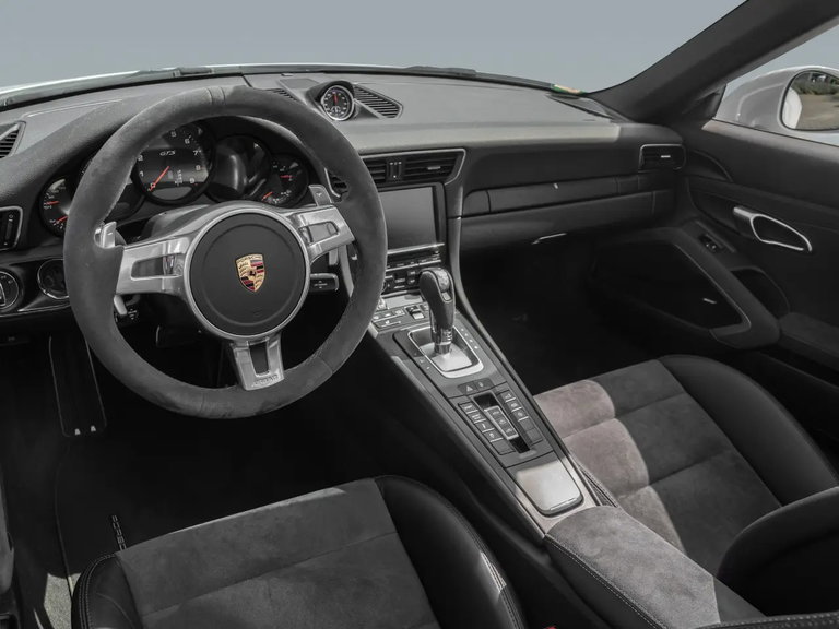 Porsche 991 Carrera 4 GTS