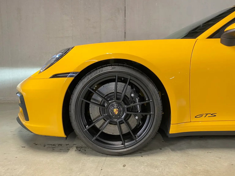 Porsche 992 Carrera 4 GTS