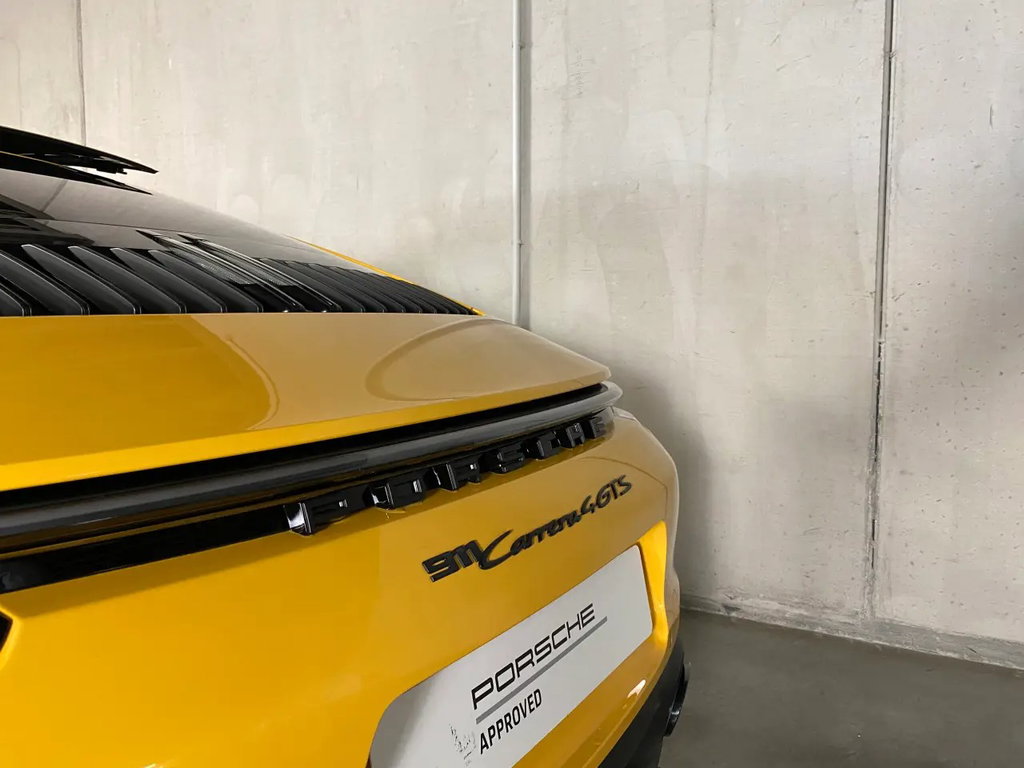 Porsche 992 Carrera 4 GTS