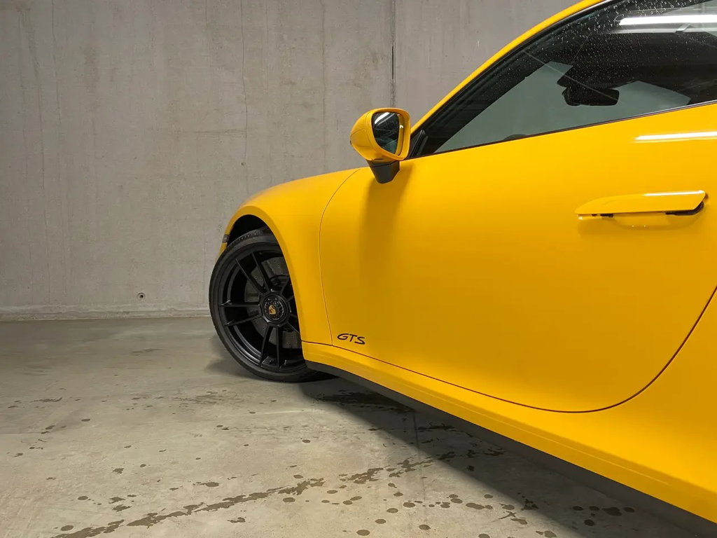 Porsche 992 Carrera 4 GTS