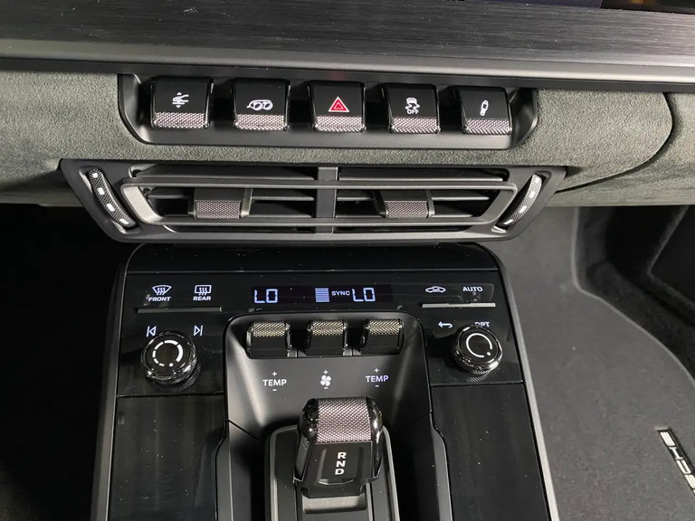 Porsche 992 Carrera 4 GTS