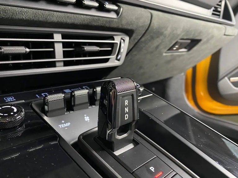 Porsche 992 Carrera 4 GTS