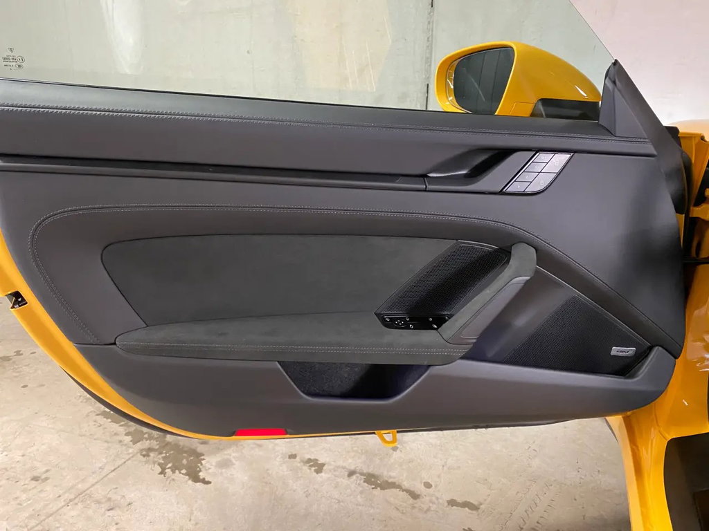 Porsche 992 Carrera 4 GTS