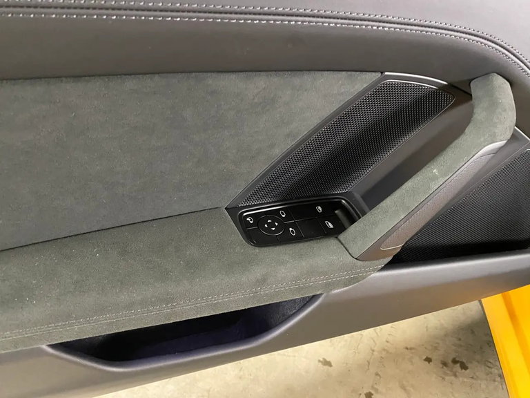 Porsche 992 Carrera 4 GTS