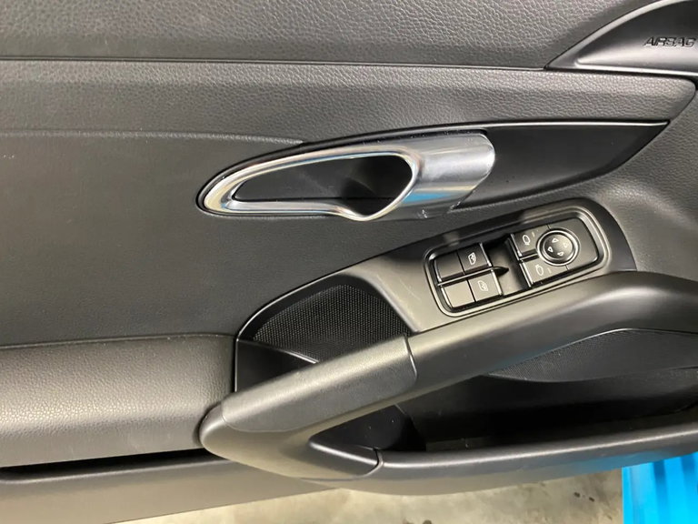 Porsche 718 Boxster