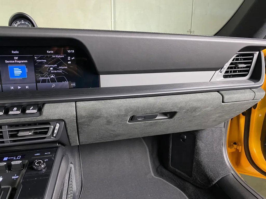 Porsche 992 Carrera 4 GTS