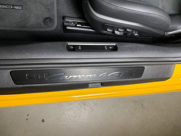 Porsche 992 Carrera 4 GTS