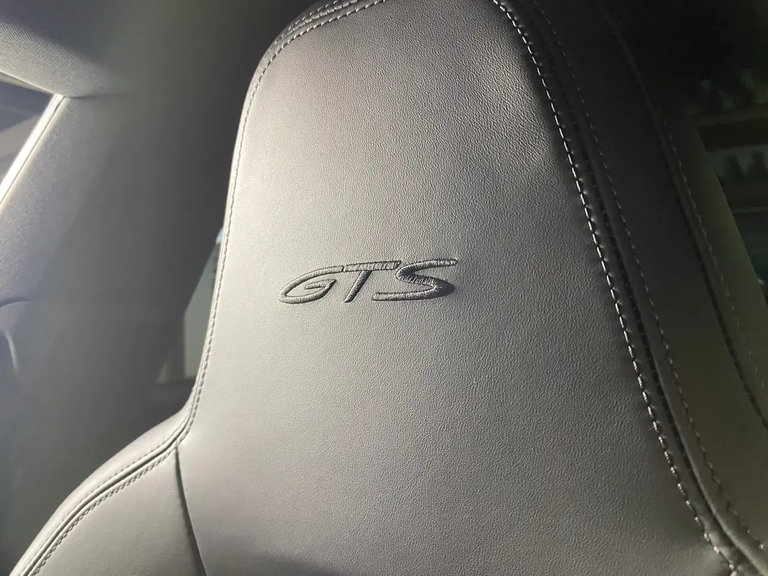Porsche 992 Carrera 4 GTS