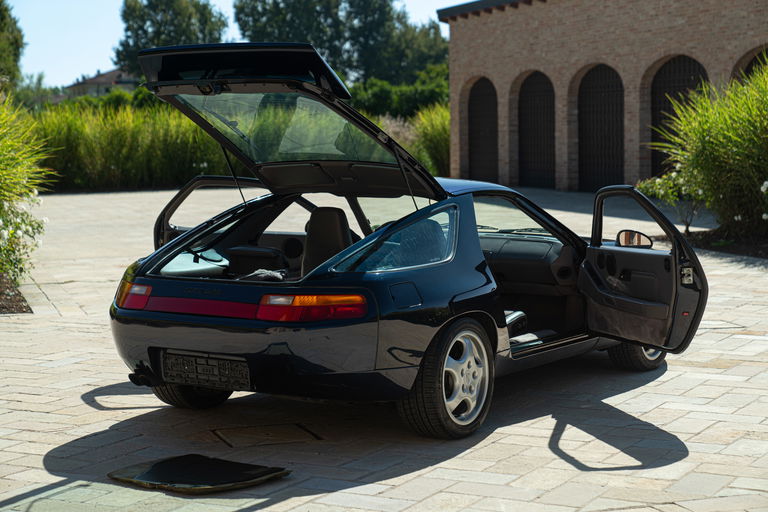 Porsche 928 GTS