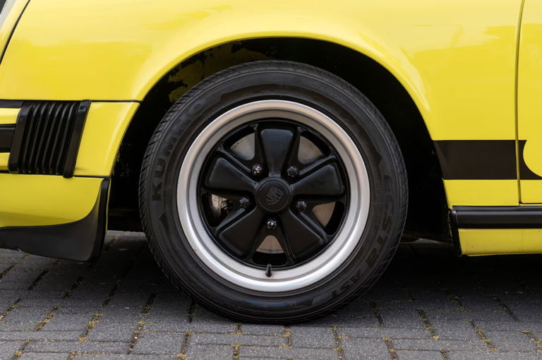 Porsche 911 Carrera (US)