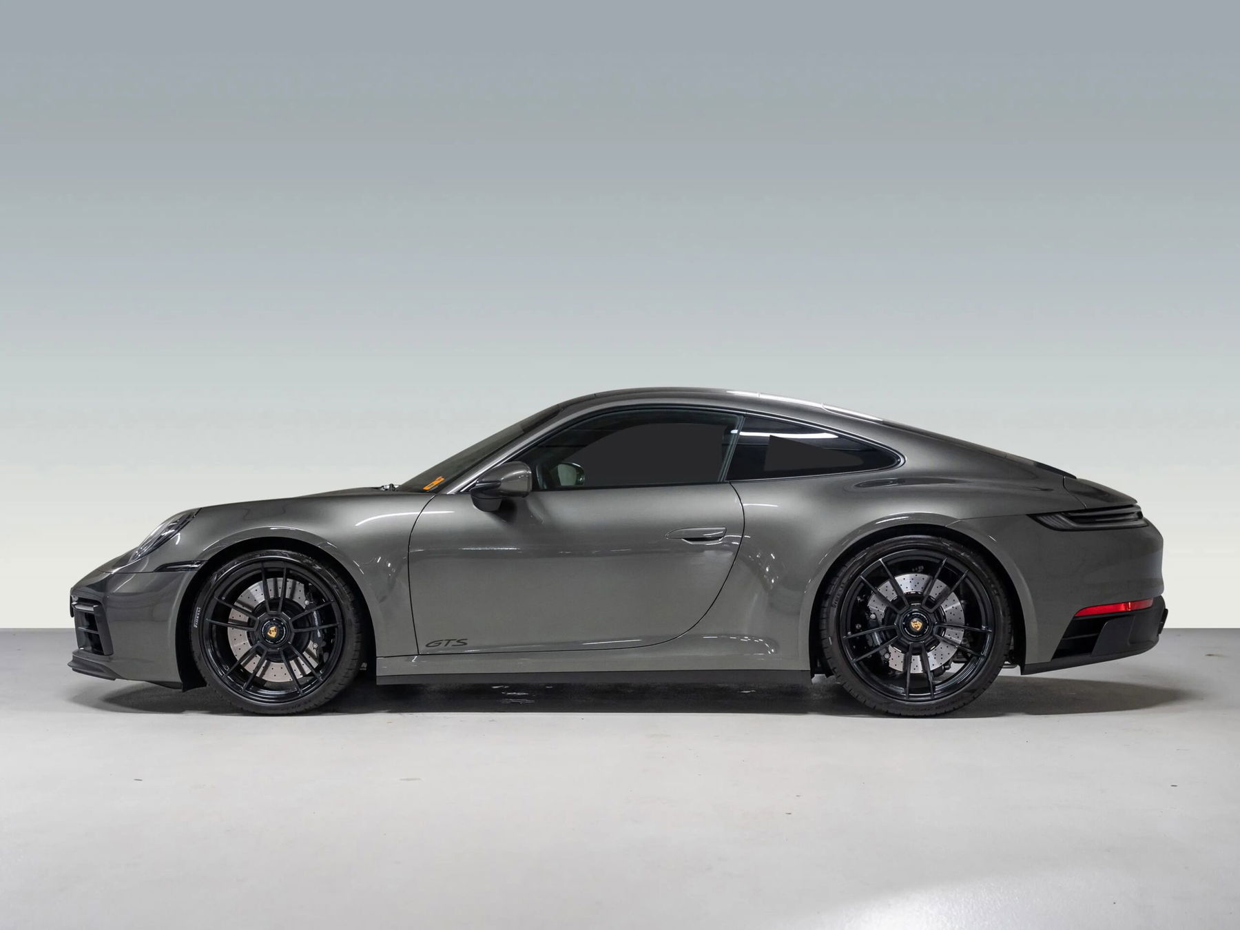 Porsche 992 Carrera 4 GTS