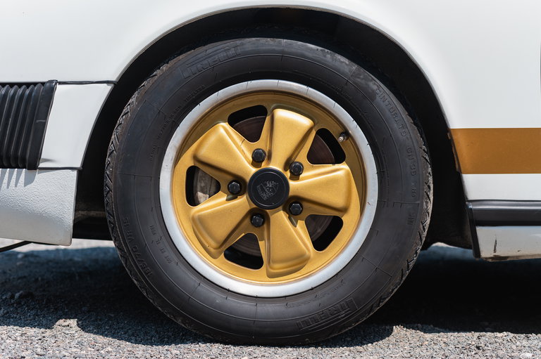 Porsche 911 Carrera 2.7