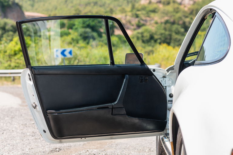 Porsche 911 Carrera 2.7