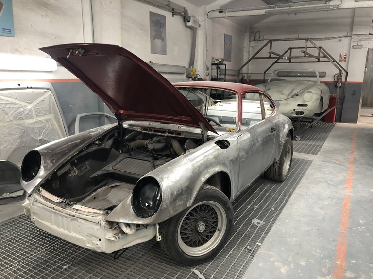 Porsche 911 Carrera 2.7