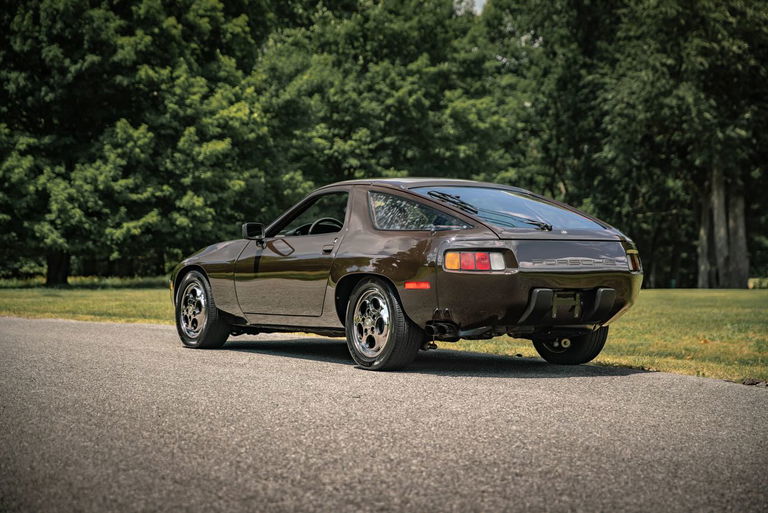 Porsche 928