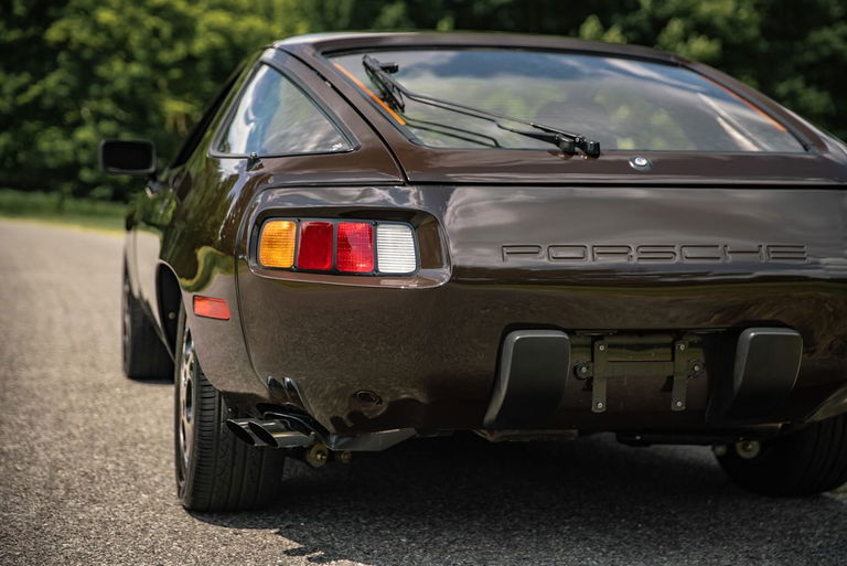 Porsche 928